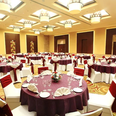 Radisson Blu Hotel Chennai City Centre 