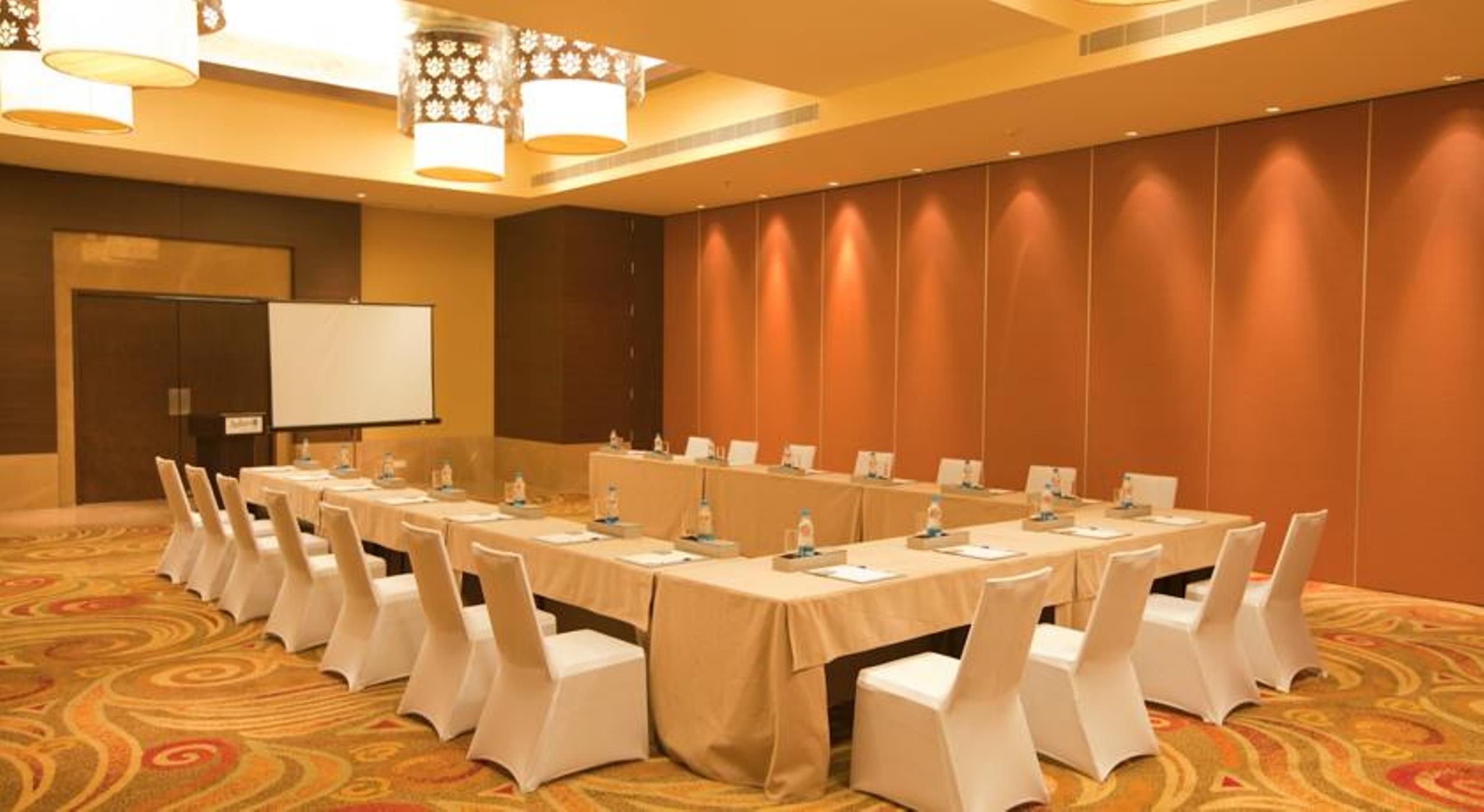 Radisson Blu Centre होटल 5*