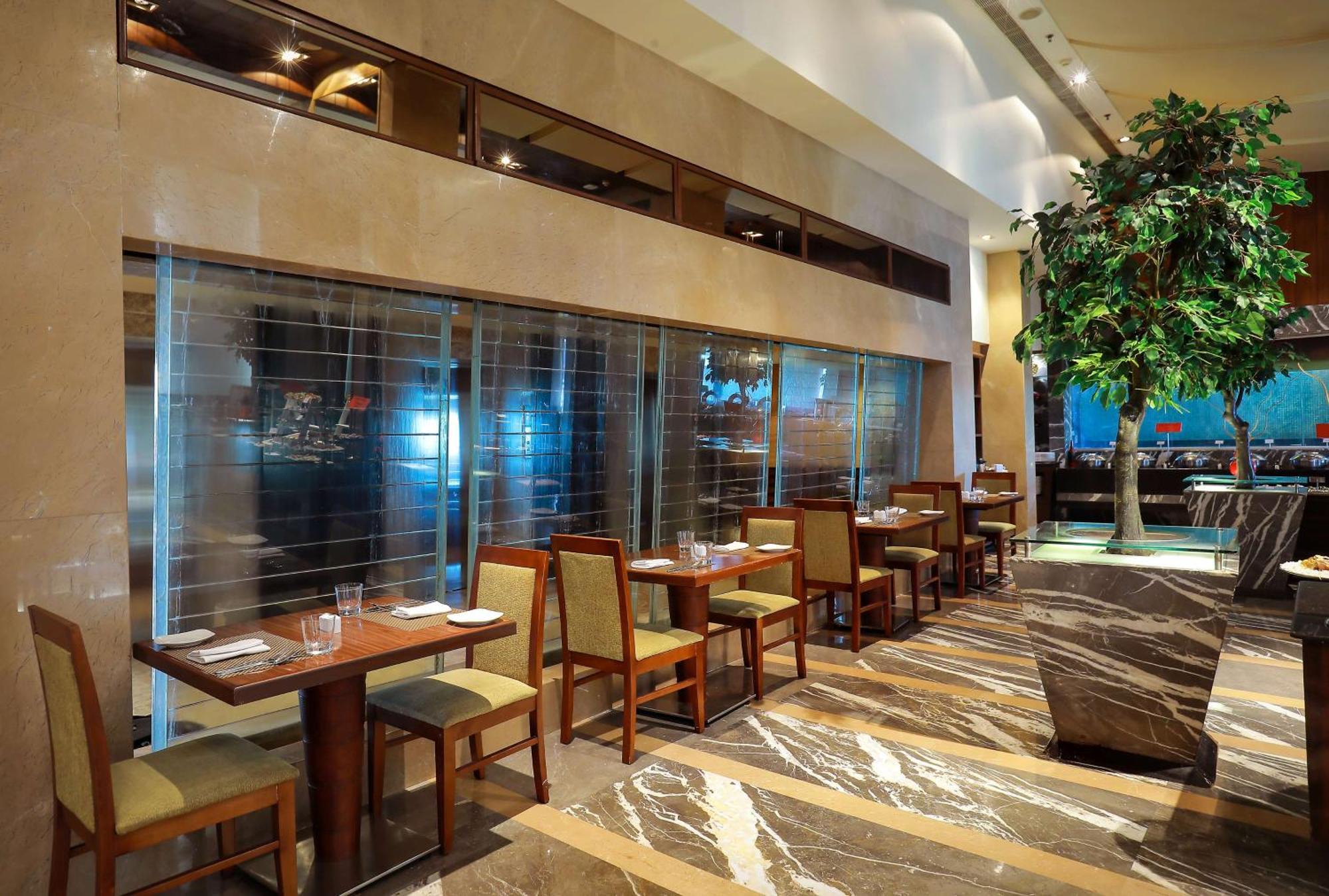 Hotel Radisson Blu Centre 5*