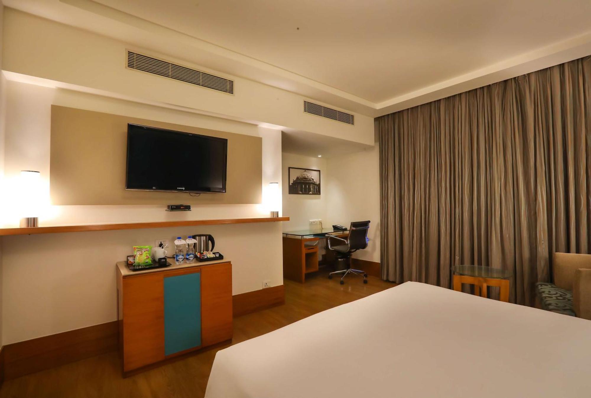 Radisson Blu Centre होटल 5*