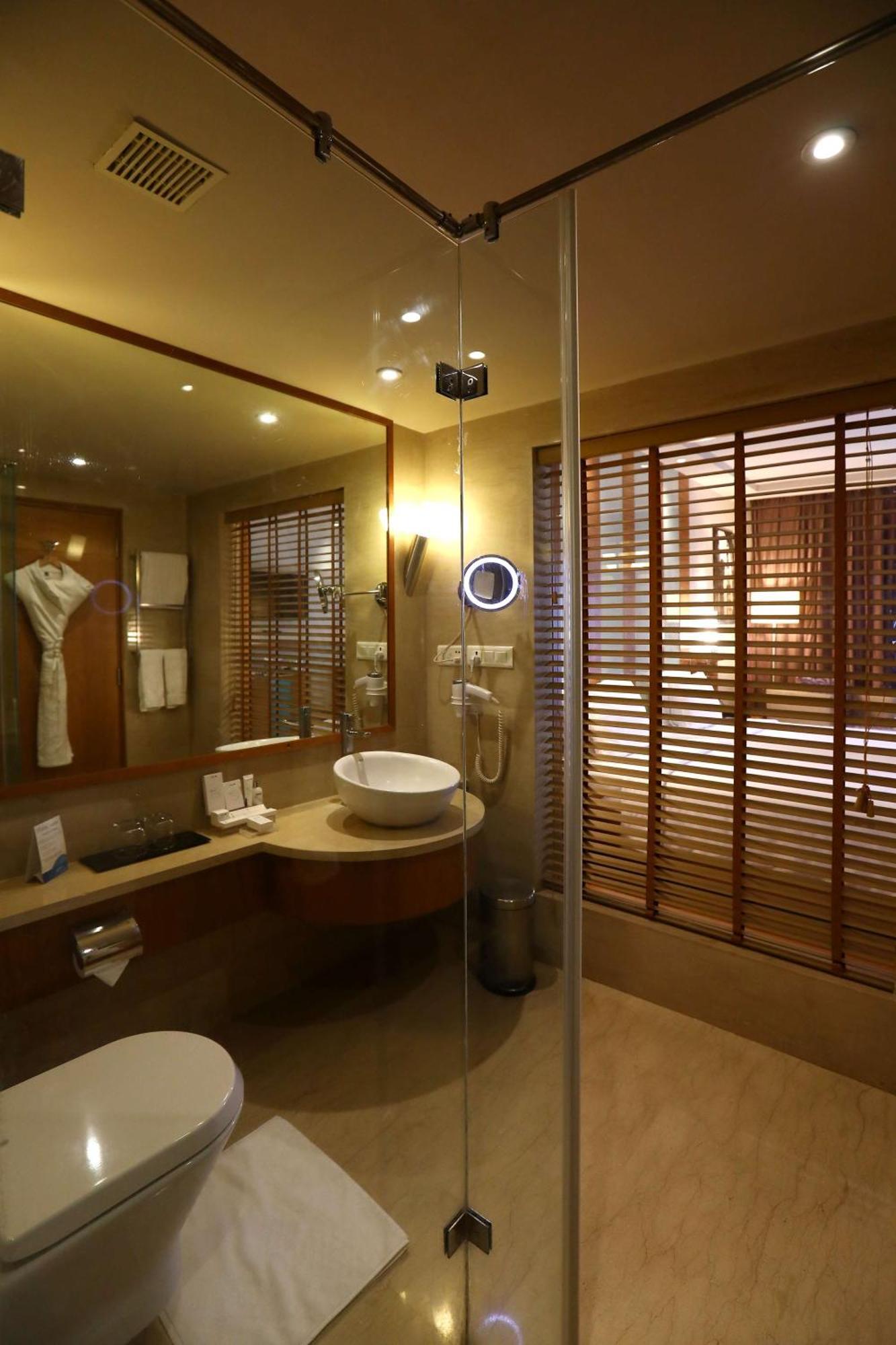 Radisson Blu Centre होटल 5*